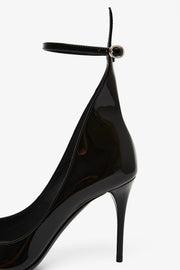 Pumps 90 black patent pumps