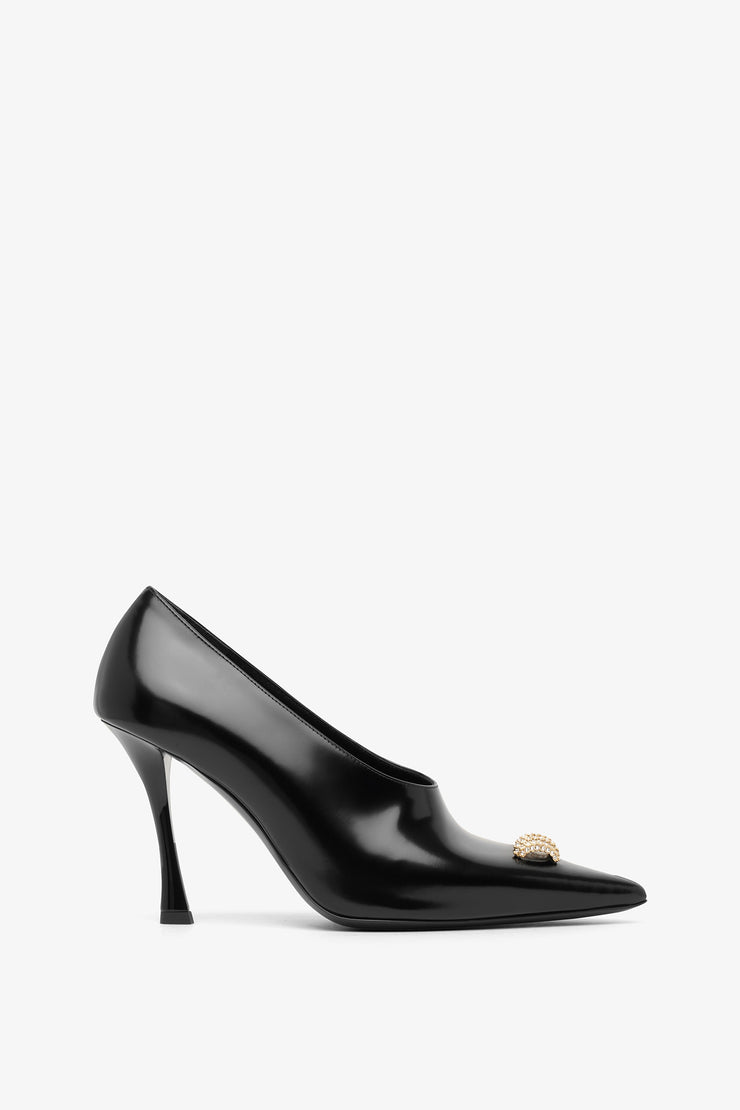 Show 95 black ring pumps