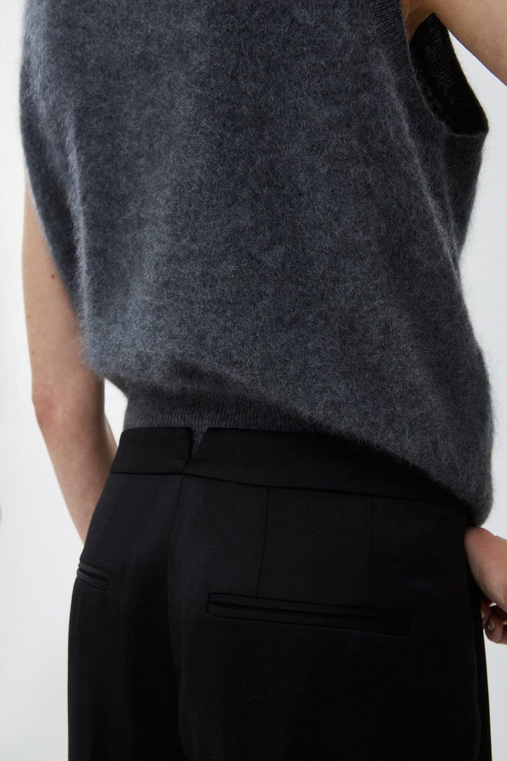 Tailored black pants in wool