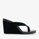 Round black wedges
