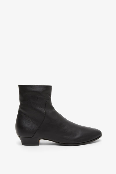 Awar 25 black ankle boots