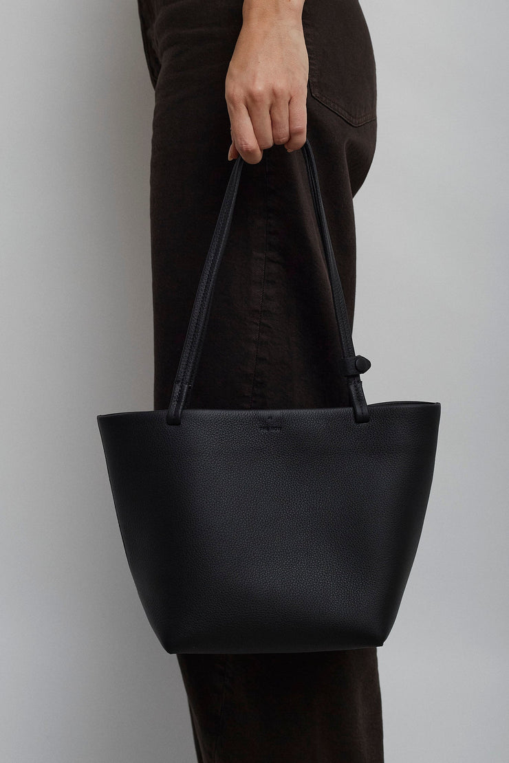 Medium Park Tote black bag